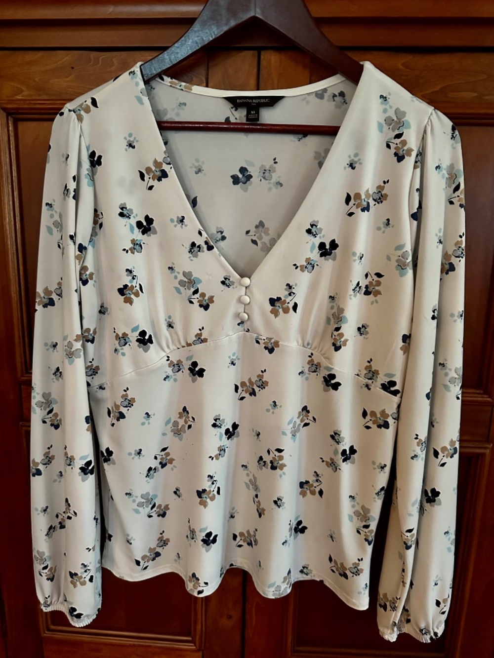 Banana Republic White Blue Floral Buttons Elastic Sleeve Blouse Size M NWOT